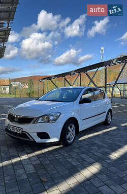 Хэтчбек Kia Ceed 2011 в Львове