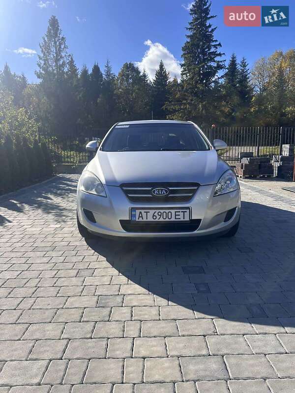Хэтчбек Kia Ceed 2008 в Надворной
