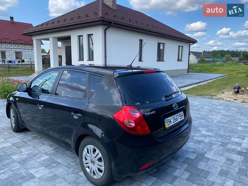 Хетчбек Kia Ceed 2008 в Сарнах фото 3 Хетчбек Kia Ceed 2008 в Сарнах