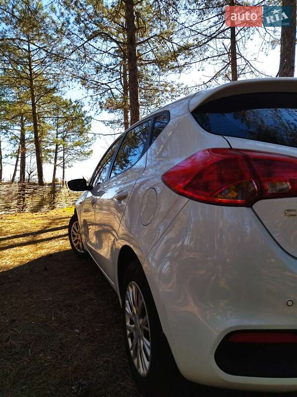 Хэтчбек Kia Ceed 2013 в Килии