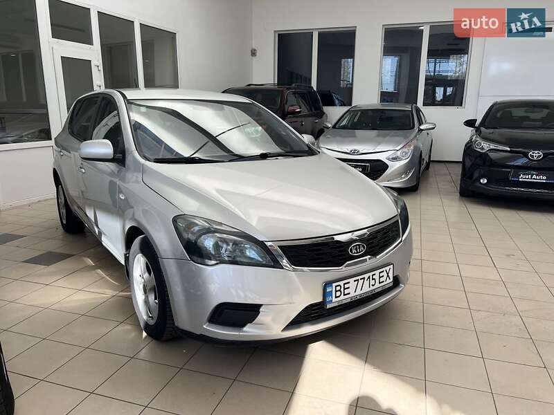 Хэтчбек Kia Ceed 2011 в Николаеве