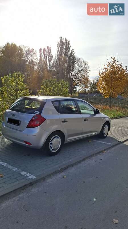 Хетчбек Kia Ceed 2008 в Запоріжжі