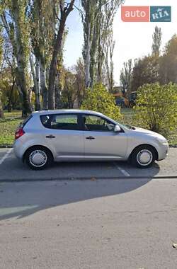 Хэтчбек Kia Ceed 2008 в Запорожье