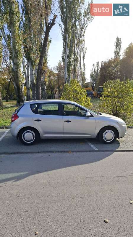 Хетчбек Kia Ceed 2008 в Запоріжжі