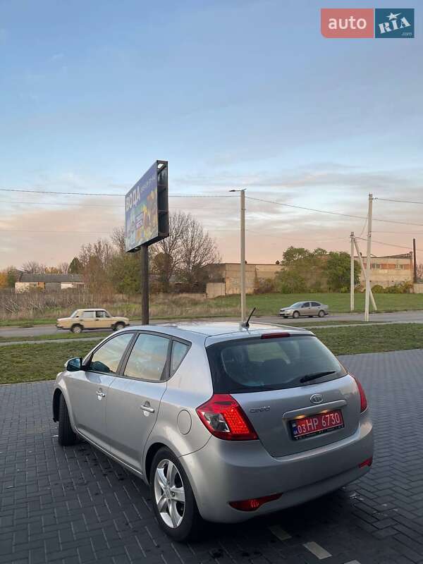Хэтчбек Kia Ceed 2010 в Кропивницком