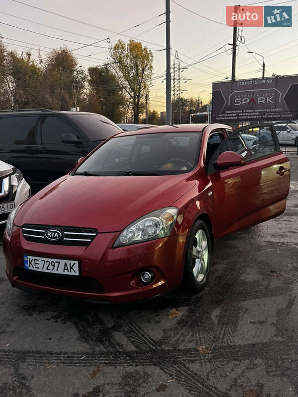 Хэтчбек Kia Ceed 2008 в Днепре