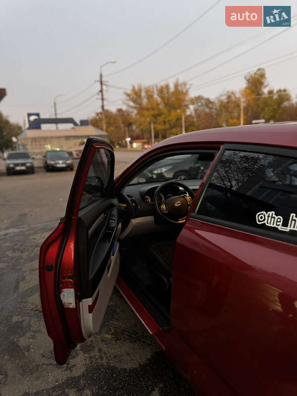 Хэтчбек Kia Ceed 2008 в Днепре