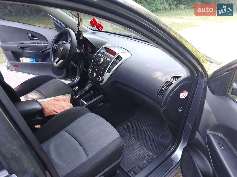 Універсал Kia Ceed 2010 в Дубні фото 10 Універсал Kia Ceed 2010 в Дубні