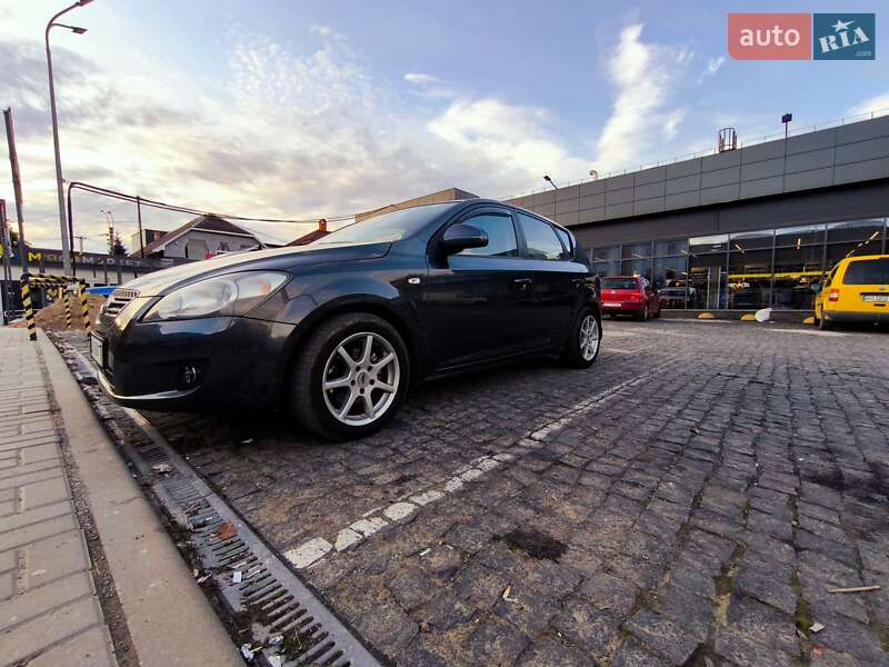 Хетчбек Kia Ceed 2008 в Виноградові