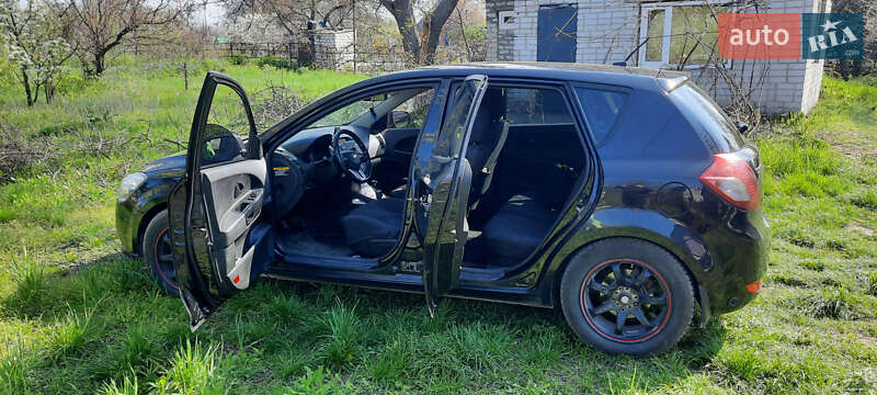 Хетчбек Kia Ceed 2009 в Горішніх Плавнях