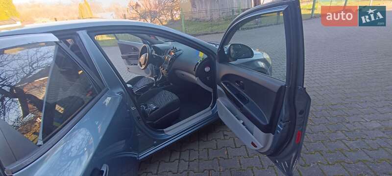 Хэтчбек Kia Ceed 2008 в Надворной