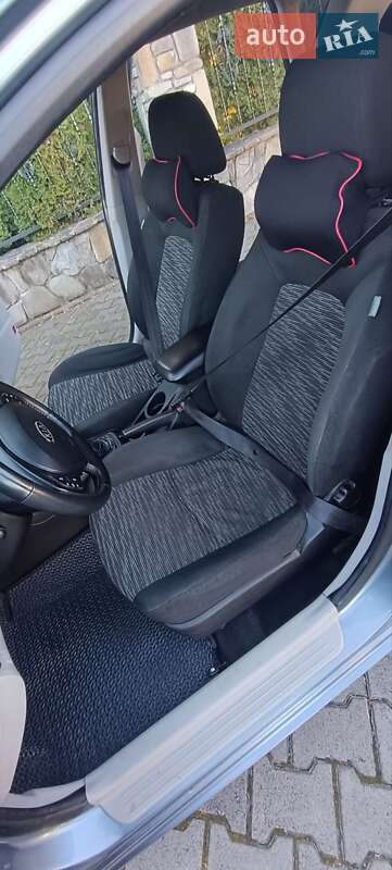 Хэтчбек Kia Ceed 2008 в Надворной