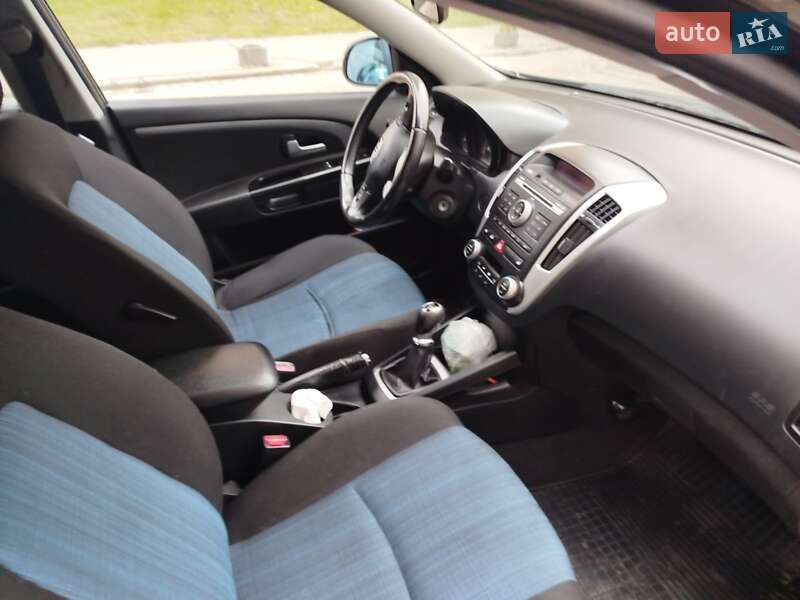 Універсал Kia Ceed 2011 в Сумах