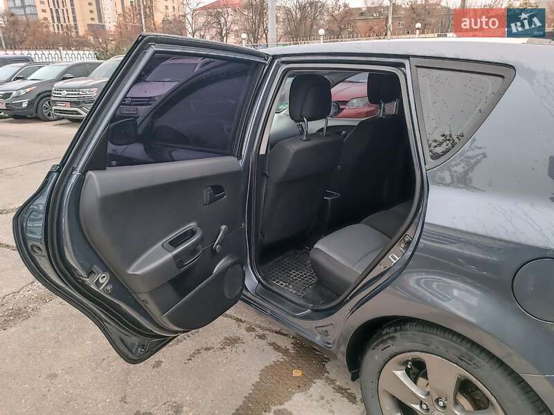Хэтчбек Kia Ceed 2009 в Харькове