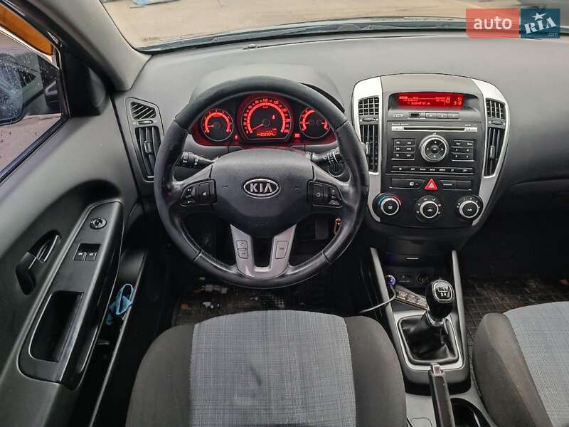 Хэтчбек Kia Ceed 2009 в Харькове