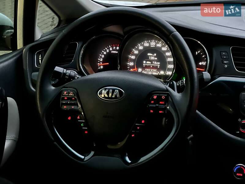 Хэтчбек Kia Ceed 2013 в Ивано-Франковске
