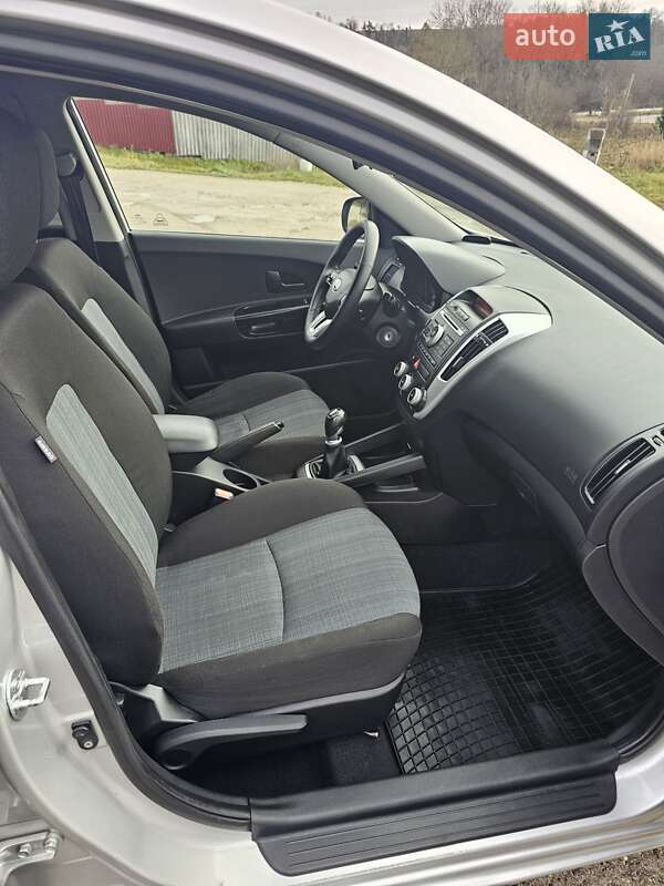 Універсал Kia Ceed 2011 в Тернополі фото 27 Універсал Kia Ceed 2011 в Тернополі