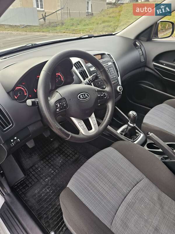 Універсал Kia Ceed 2011 в Тернополі фото 35 Універсал Kia Ceed 2011 в Тернополі