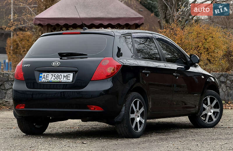 Хэтчбек Kia Ceed 2008 в Днепре