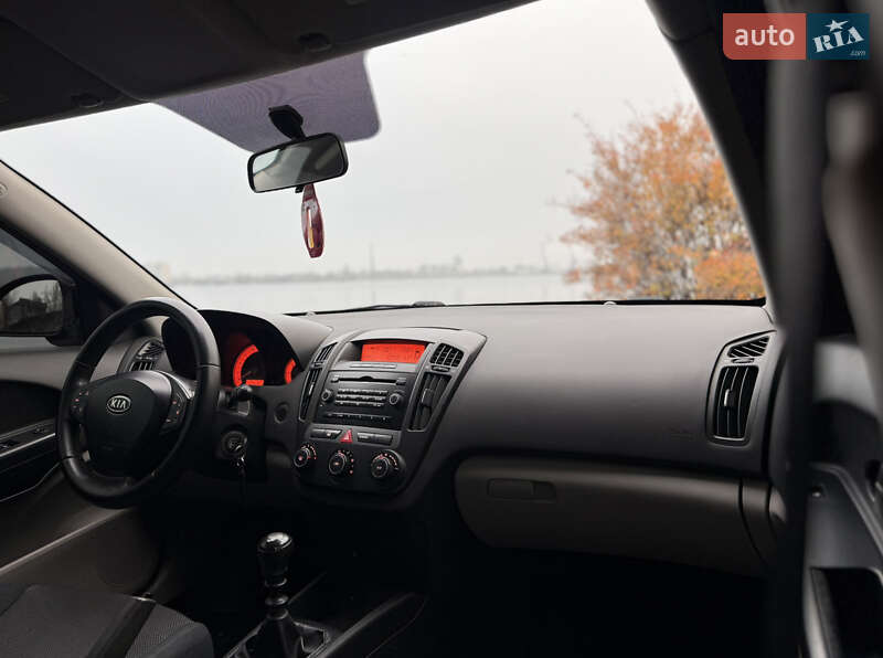 Хэтчбек Kia Ceed 2008 в Днепре