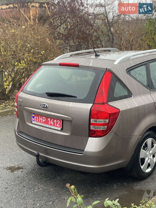 Универсал Kia Ceed 2008 в Хороле