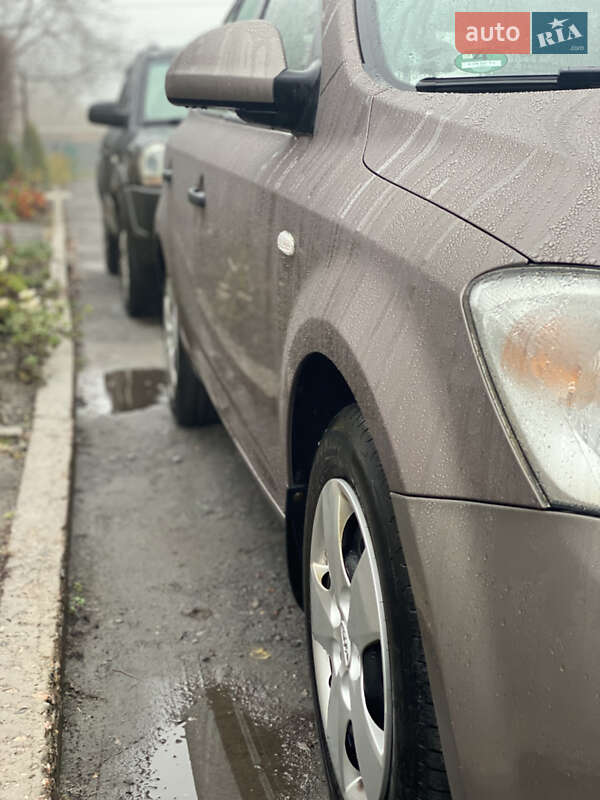 Универсал Kia Ceed 2008 в Хороле