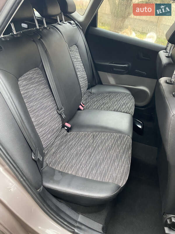 Универсал Kia Ceed 2008 в Хороле