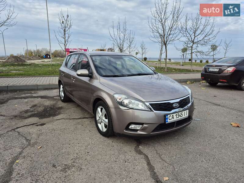 Хэтчбек Kia Ceed 2010 в Черкассах