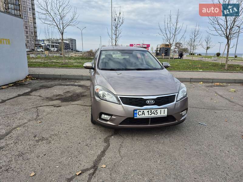 Хэтчбек Kia Ceed 2010 в Черкассах