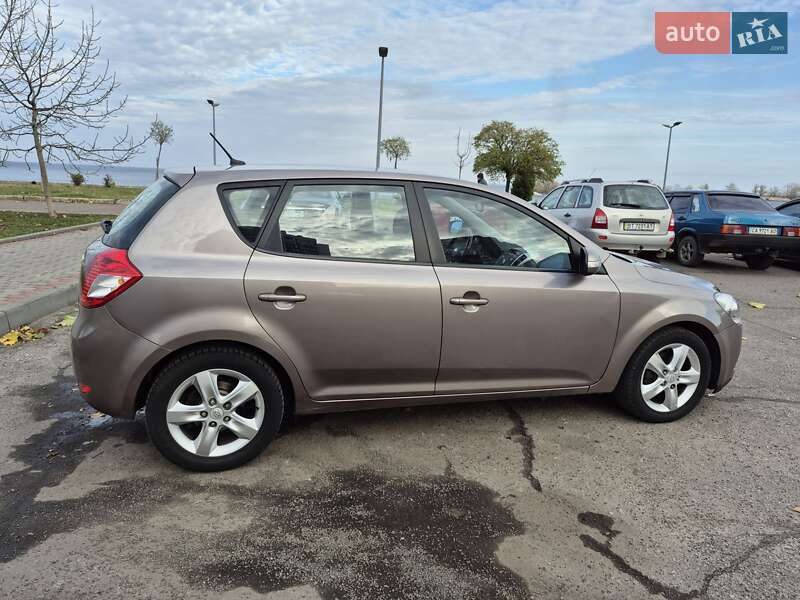 Хэтчбек Kia Ceed 2010 в Черкассах