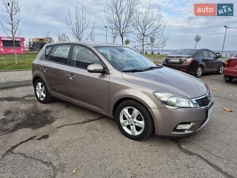 Хэтчбек Kia Ceed 2010 в Черкассах