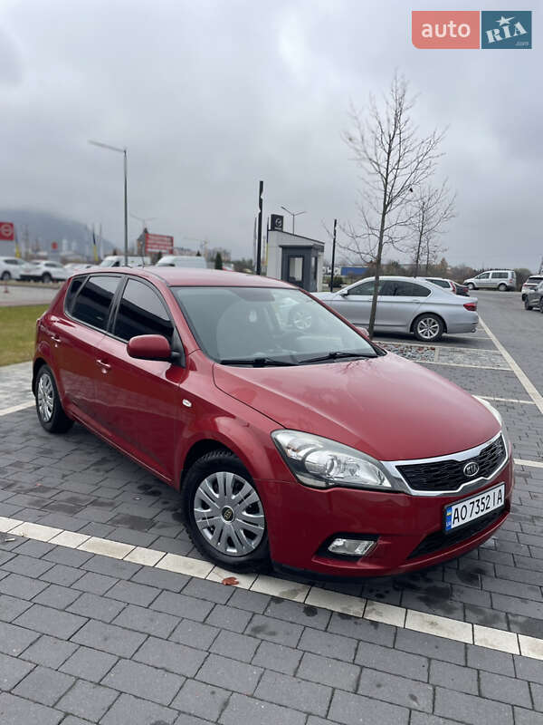 Хэтчбек Kia Ceed 2010 в Мукачево