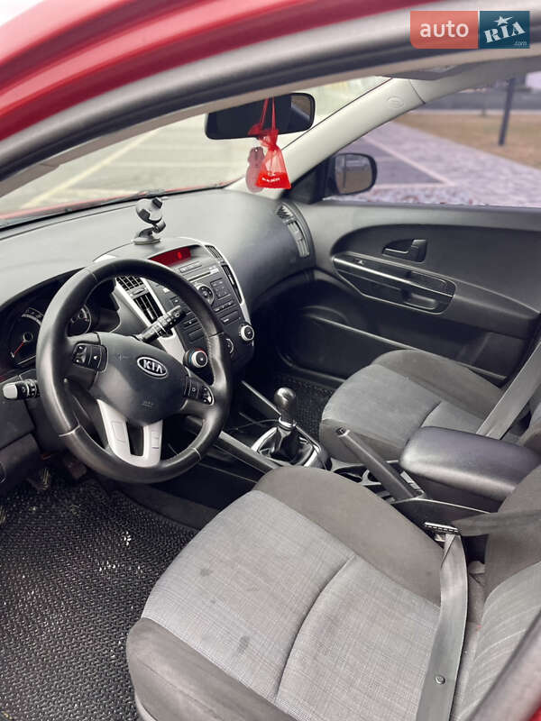 Хэтчбек Kia Ceed 2010 в Мукачево