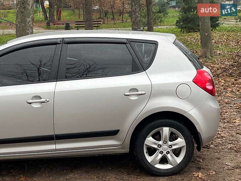 Хэтчбек Kia Ceed 2007 в Киеве