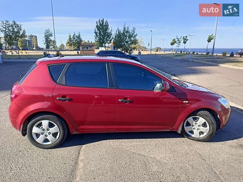 Хэтчбек Kia Ceed 2008 в Черкассах