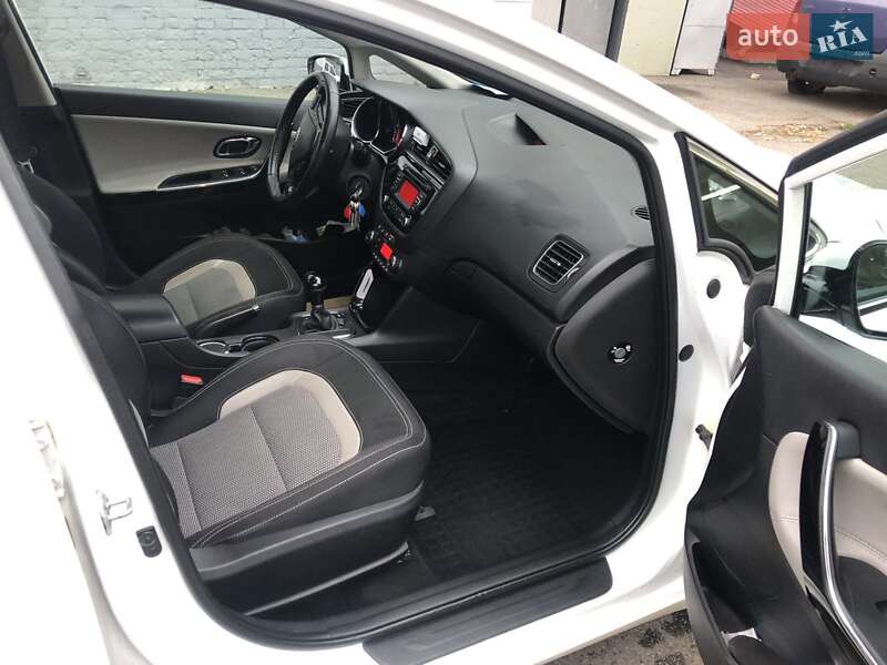 Универсал Kia Ceed 2017 в Вишневом фото 7 Универсал Kia Ceed 2017 в Вишневом