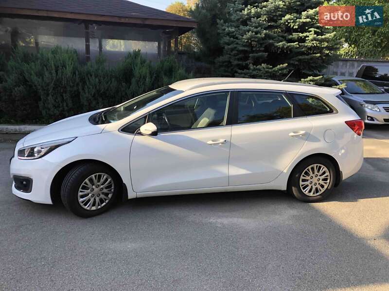 Универсал Kia Ceed 2017 в Вишневом фото 9 Универсал Kia Ceed 2017 в Вишневом