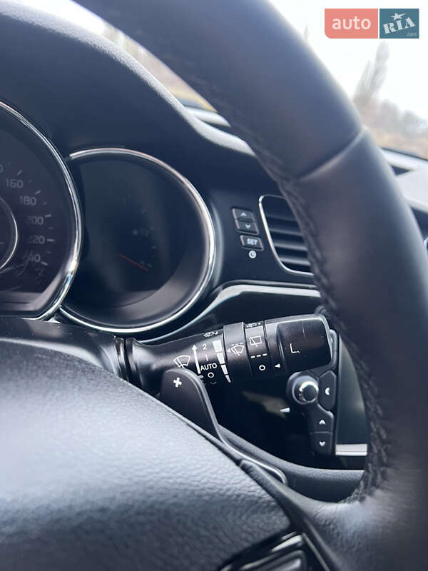 Универсал Kia Ceed 2014 в Ровно