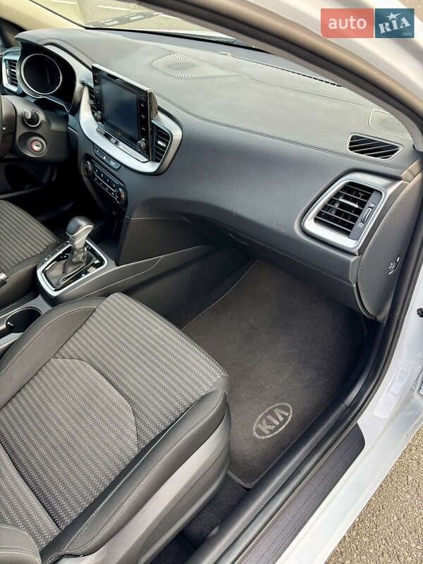 Хетчбек Kia Ceed 2022 в Києві фото 23 Хетчбек Kia Ceed 2022 в Києві