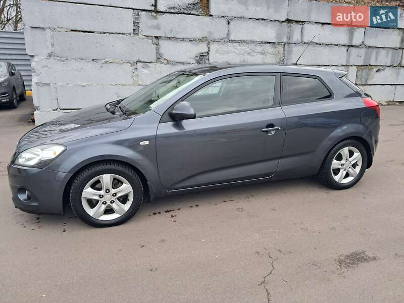 Хэтчбек Kia Ceed 2008 в Ирпене