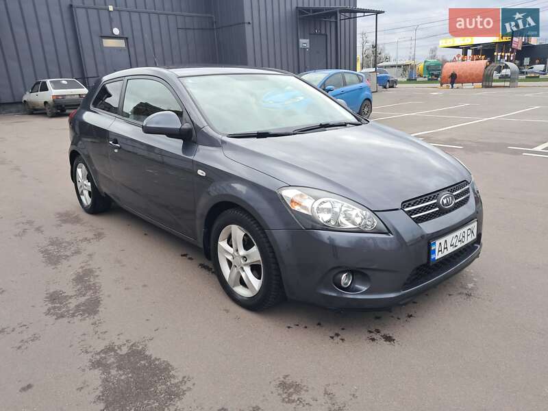 Хэтчбек Kia Ceed 2008 в Ирпене