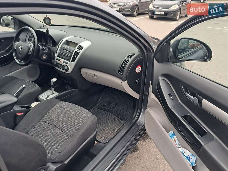 Хэтчбек Kia Ceed 2008 в Ирпене