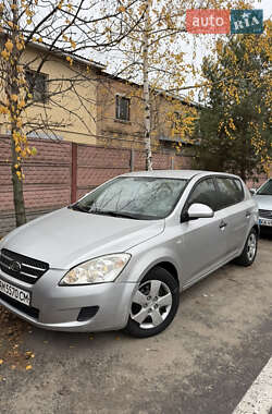 Хэтчбек Kia Ceed 2007 в Киеве