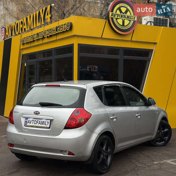 Хэтчбек Kia Ceed 2008 в Киеве