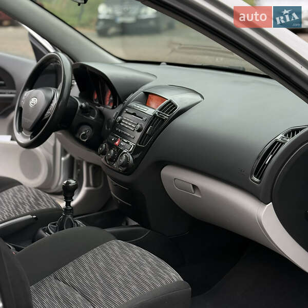 Хэтчбек Kia Ceed 2008 в Киеве