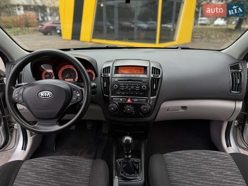 Хэтчбек Kia Ceed 2008 в Киеве