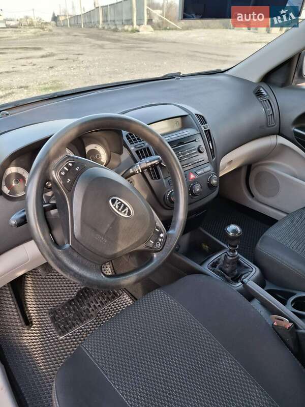 Хэтчбек Kia Ceed 2007 в Запорожье