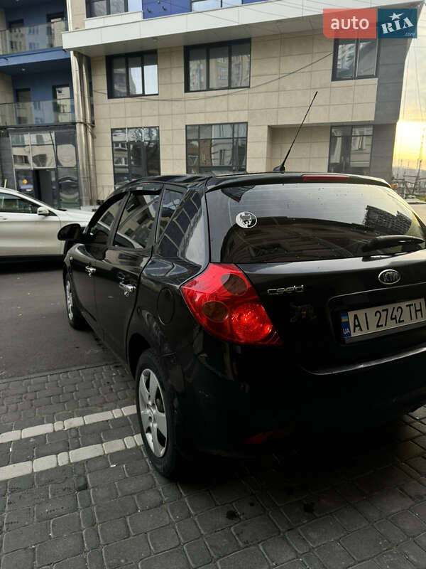 Хэтчбек Kia Ceed 2008 в Киеве