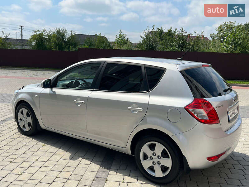 Хетчбек Kia Ceed 2010 в Івано-Франківську