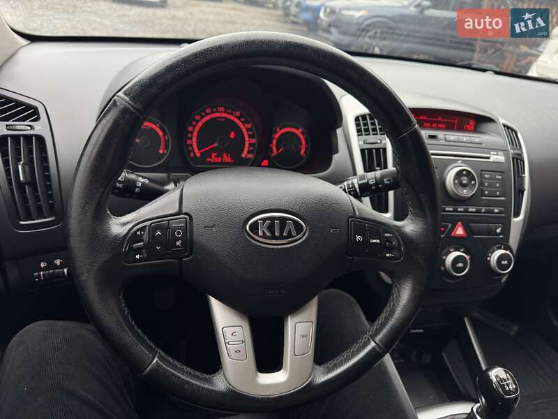 Хэтчбек Kia Ceed 2011 в Виннице